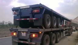 Một phụ nữ bị xe kéo kéo lê 10m, chết thảm